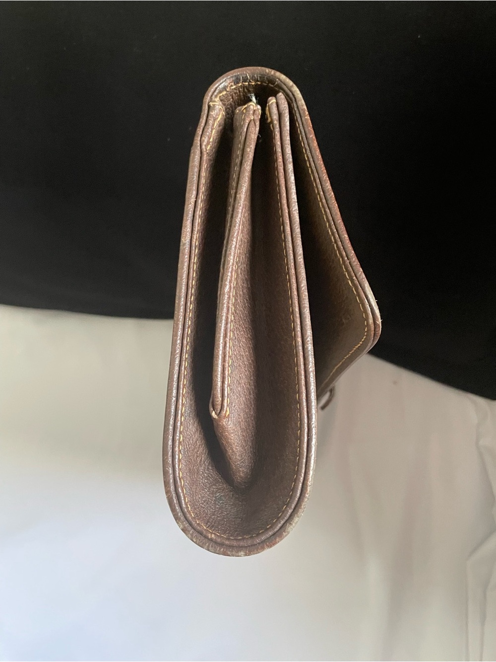 #68. Authentic Gucci GG Supreme Canvas Foldover Clutch Bag with Gold-Tone Buckle - Picture 15 of 16